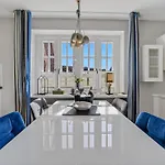 Apartment Moin 53 *